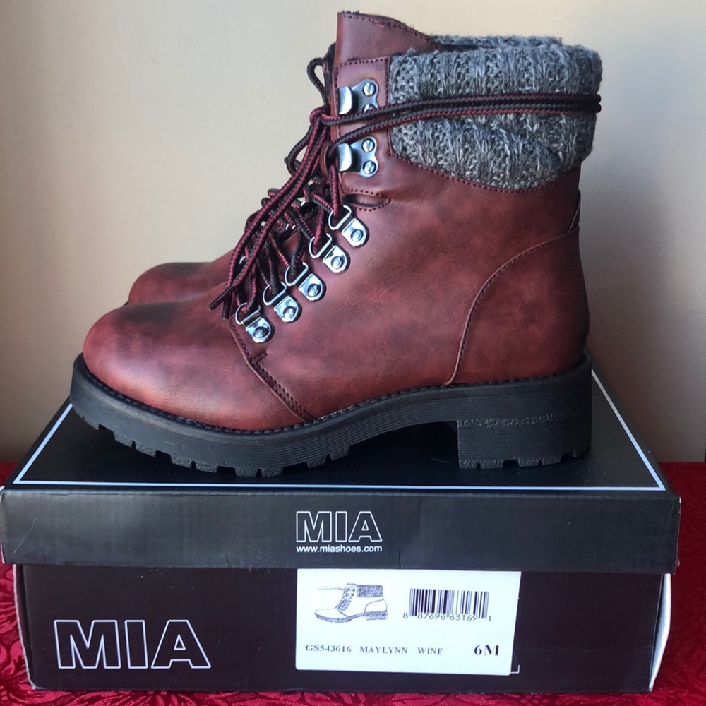Mia Maylynn Faux Shearling-lined boots NEW IN BOX ❤️